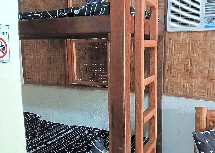 Two Crazy Monkeys Inn